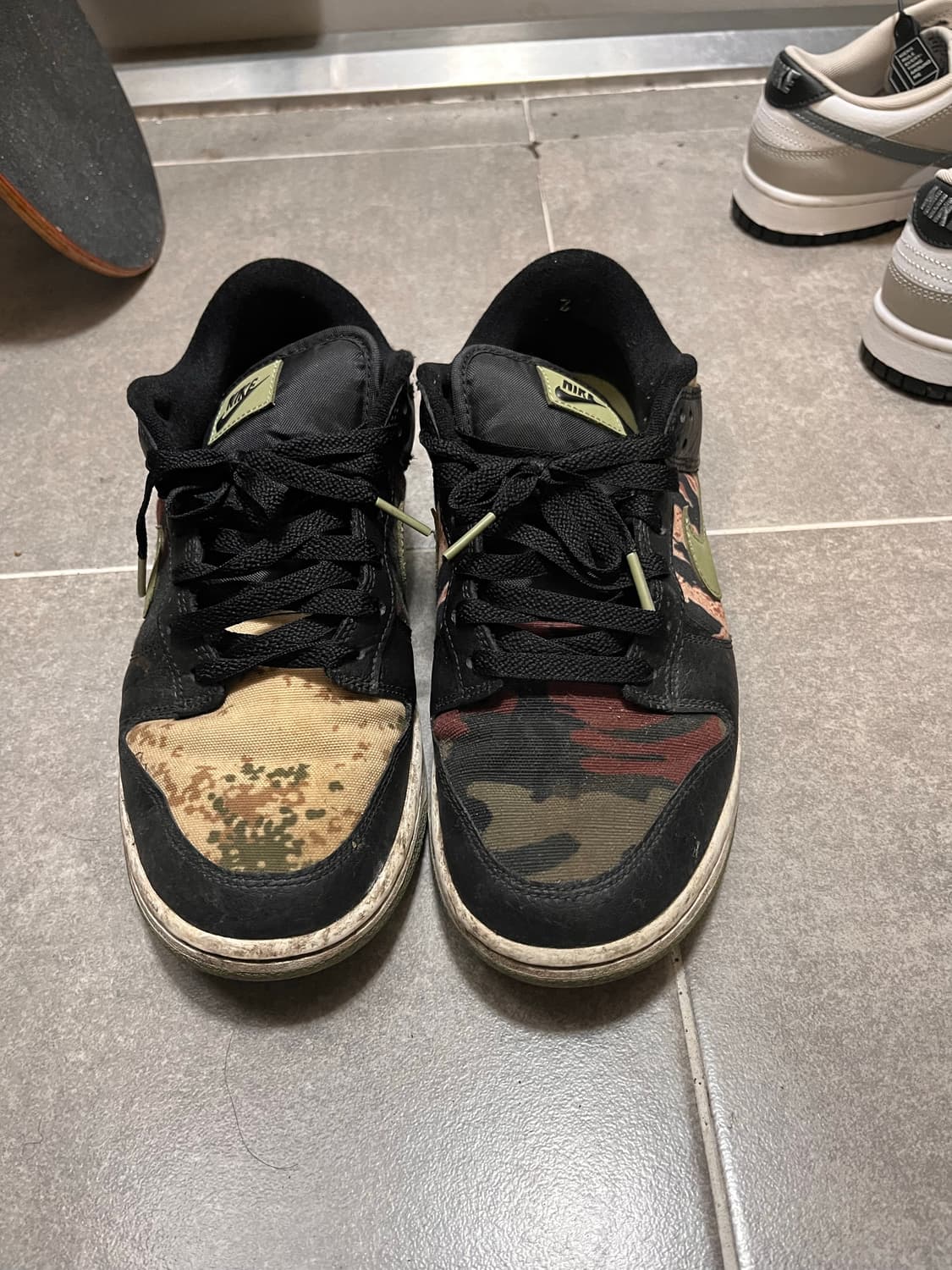 황희찬 사복) 나이키 덩크 로우 SE 블랙 멀티 카모 270 상품이미지3