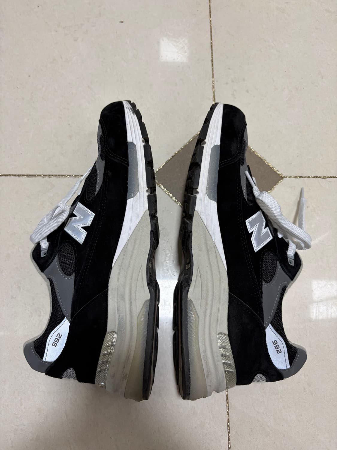 뉴발란스 992 285 코어블랙그레이 상품이미지3