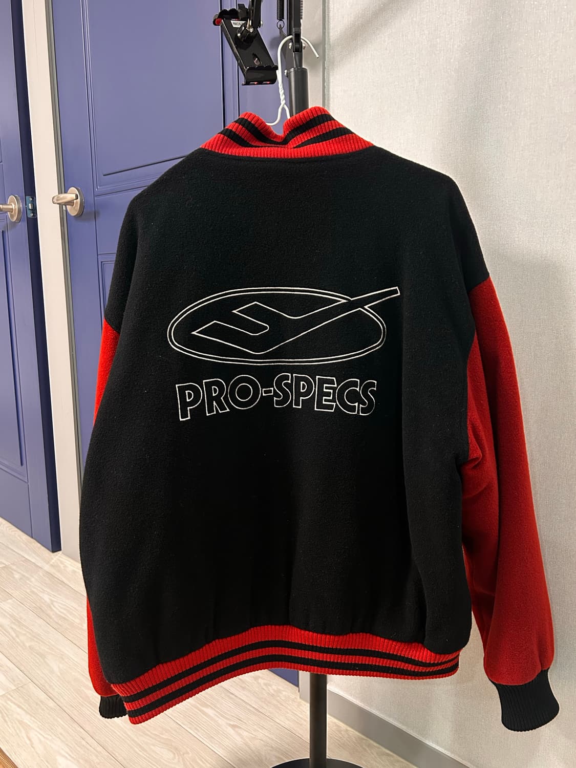 프로스펙스 바시티 자켓 블랙/레드 상품이미지3