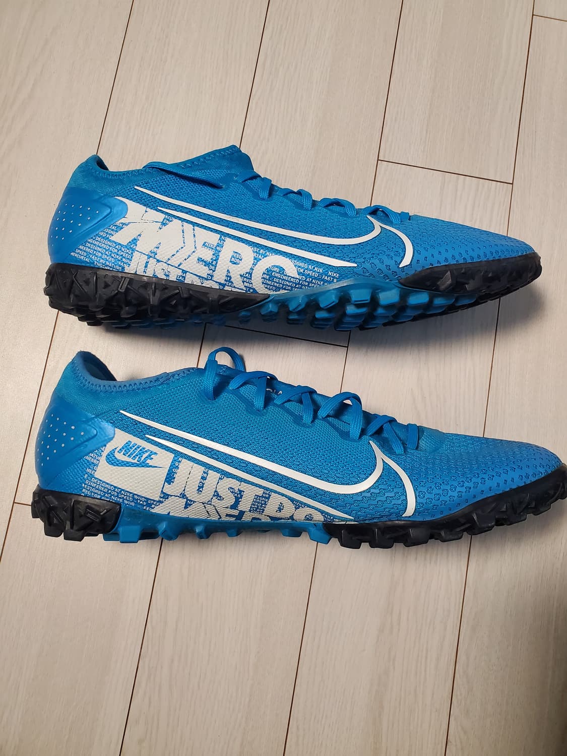 나이키 머큐리얼 베이퍼 13 프로 TF 사이즈280

여러 중고사이트에도 상품이미지10