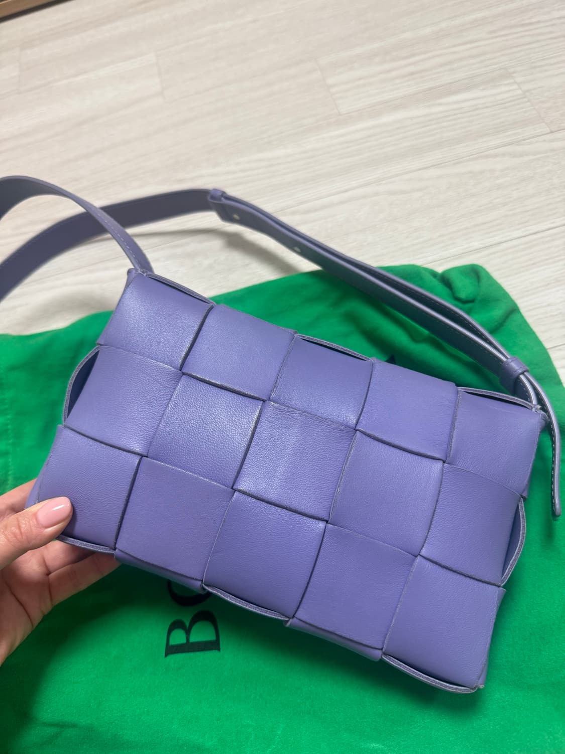 보테가 베네카 카세트백 라벤더 상품이미지3