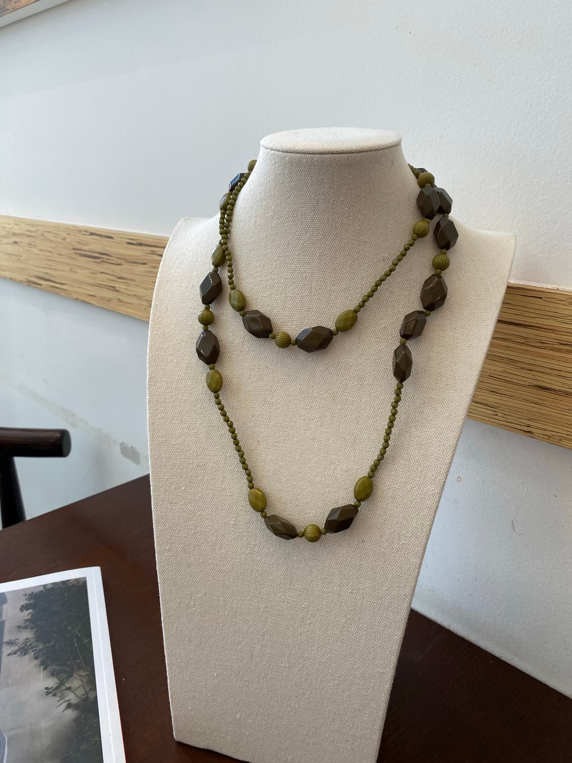 그린 카키 비즈 롱 목걸이 상품이미지1