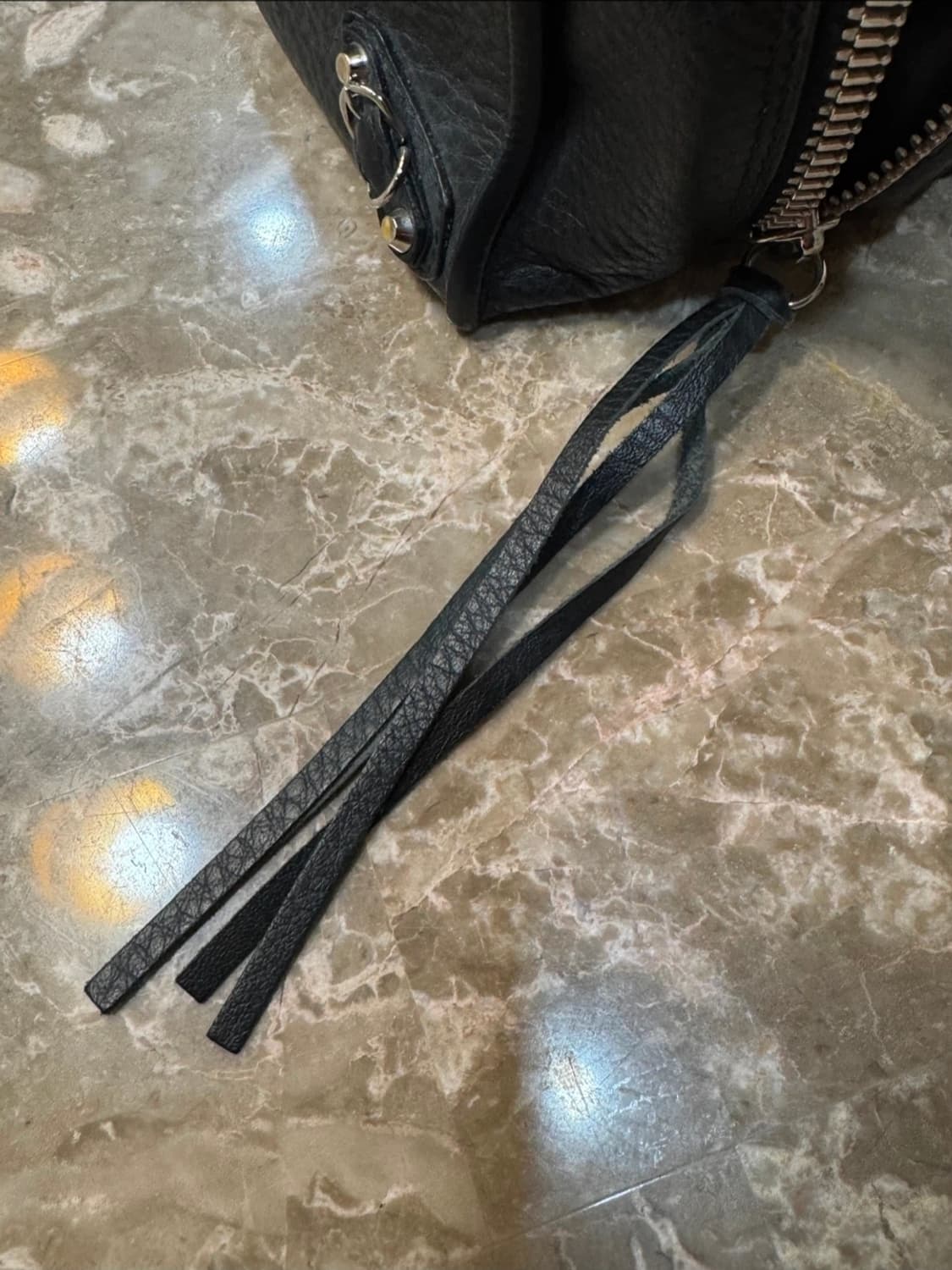 발렌시아가 파피에르 A6 블랙 토트백 상품이미지2