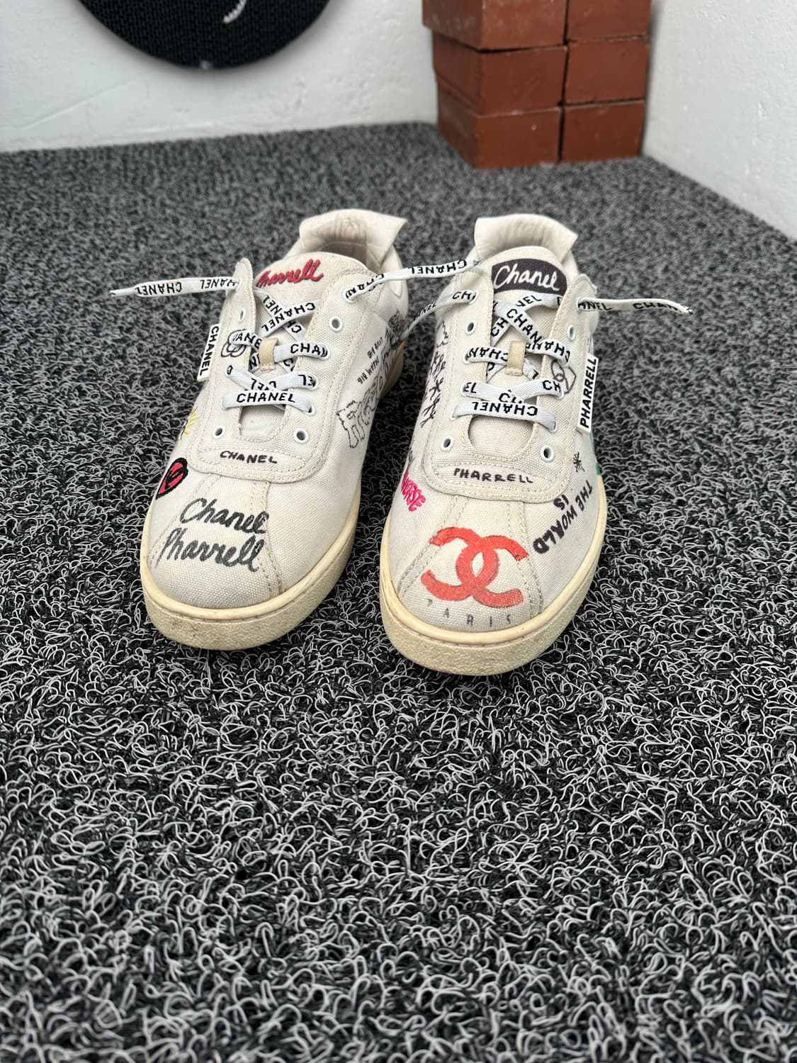 샤넬 퍼렐 윌리엄스 스니커즈 280mm 상품이미지3