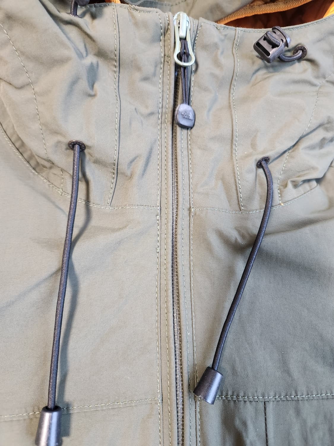 노스페이스 하이벤트 퀄팅 내피 바람막이 야상 자켓 사이즈m

여러 중고사 상품이미지9