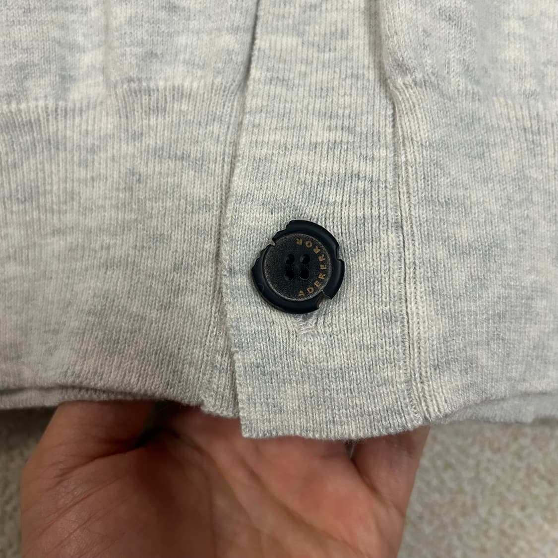 (A2) 아더에러 22SS 트윈하트 로고 가디건 오트밀 상품이미지5