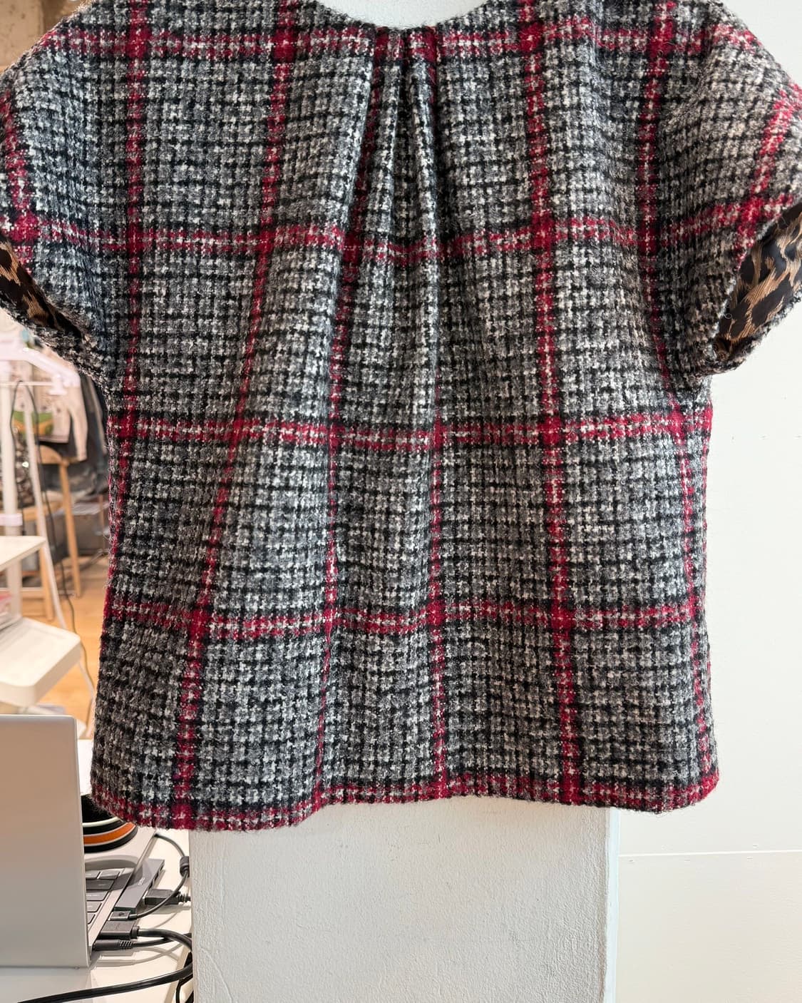 돌체앤가바나 그레이 체크 트위드 하프티 상품이미지6