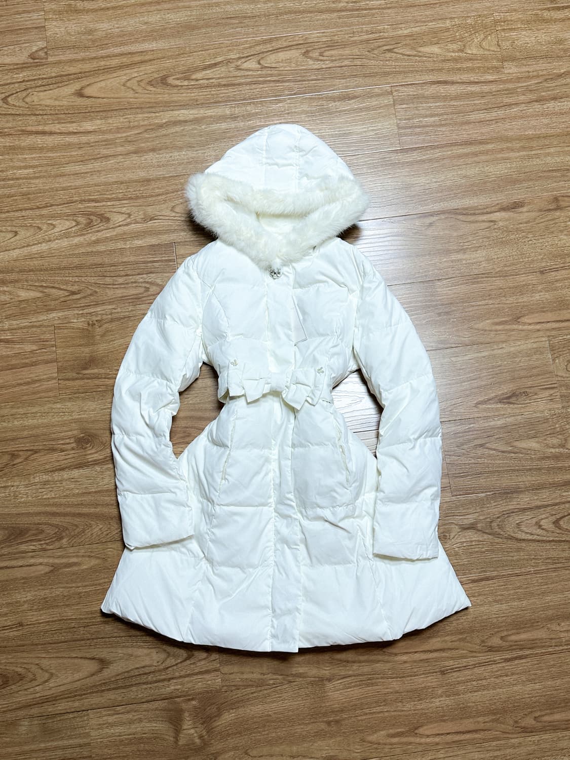 빈티지 로디스포토 리본 화이트 퍼 패딩 코트 히메갸루 로걀 달천깔 라떼 상품이미지1