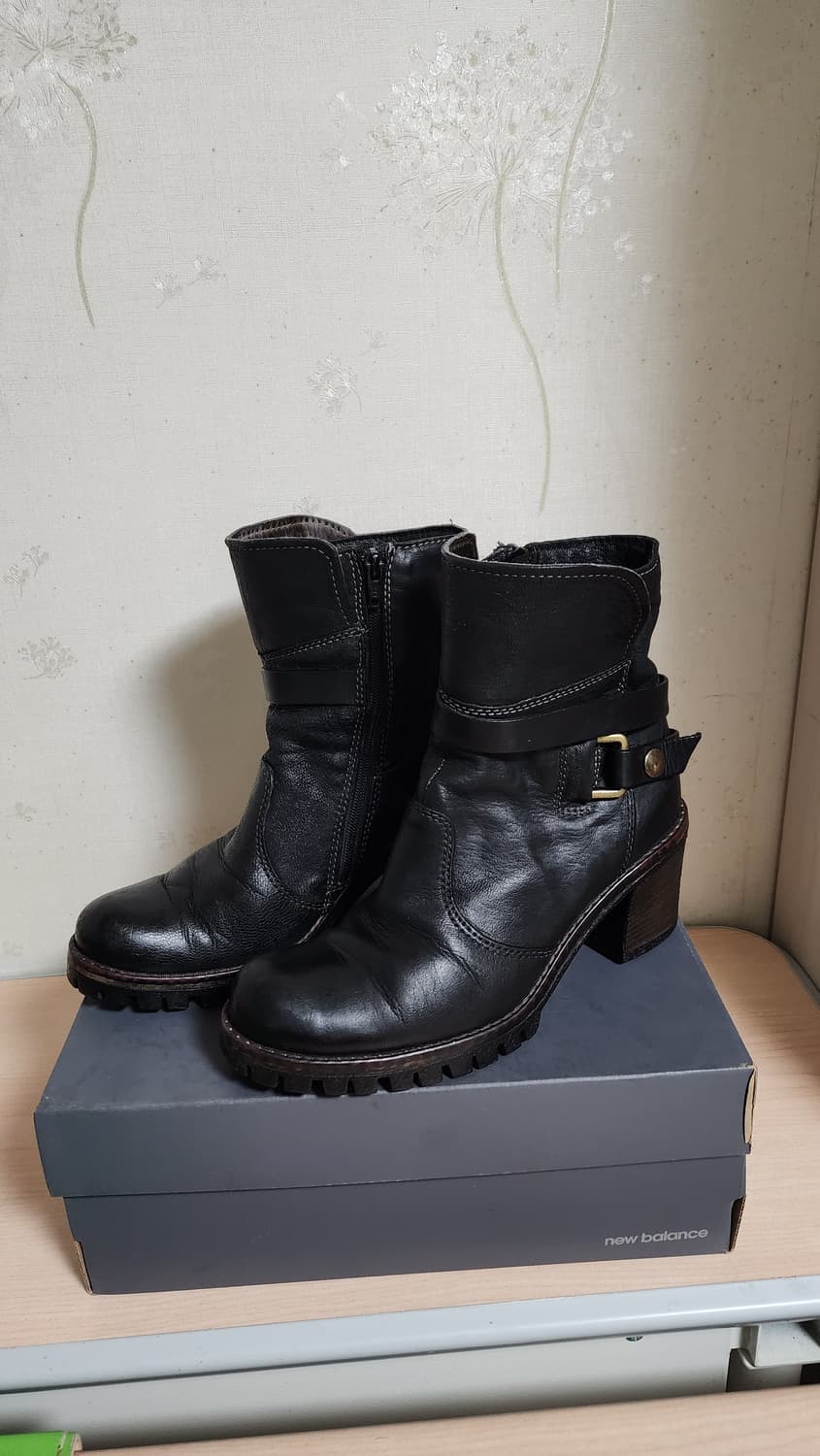 이태리 마나스(MANAS) 블랙 가죽 앵클 부츠 상품이미지1