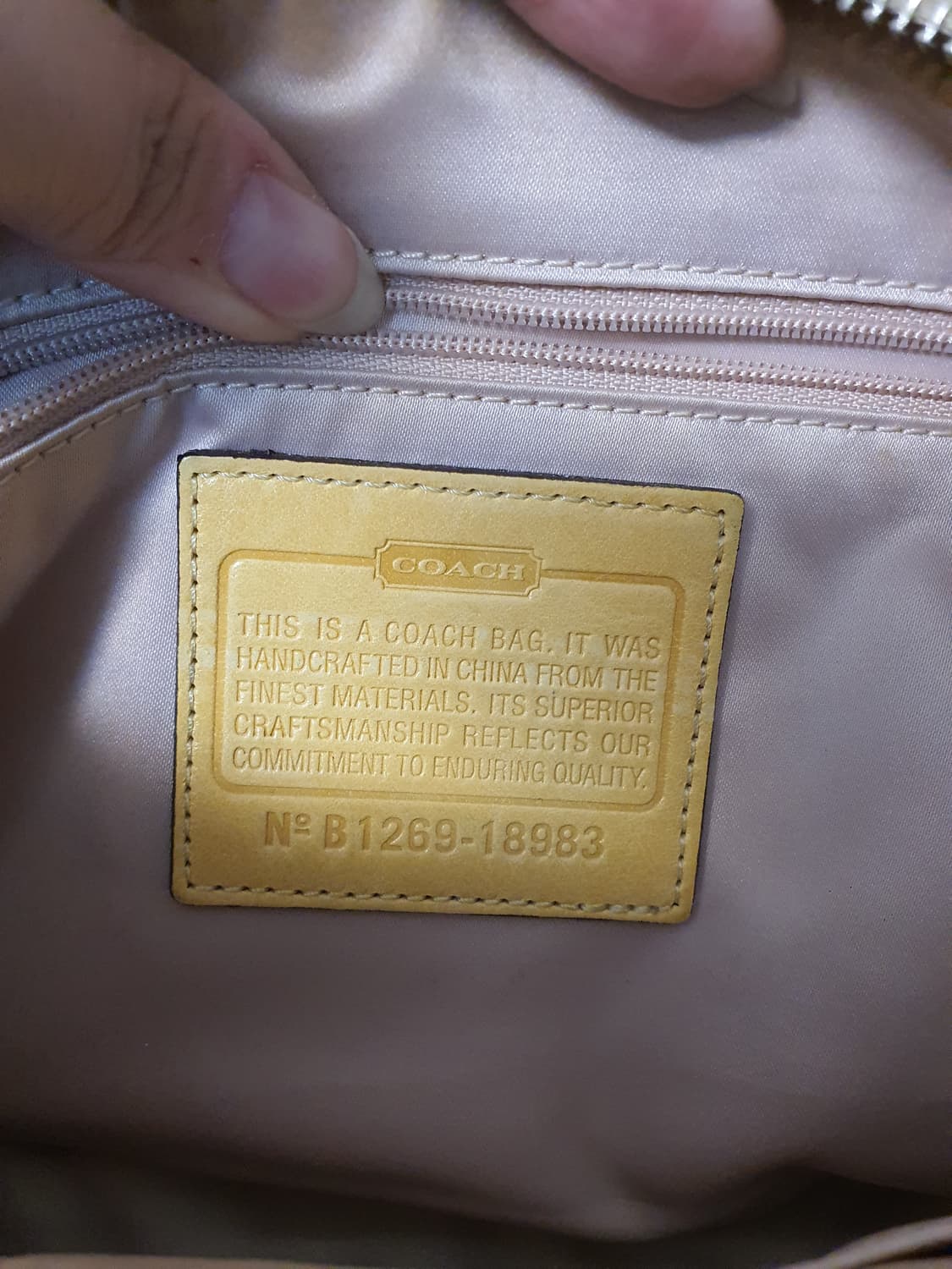 코치 시그니처 숄더백 상품이미지7