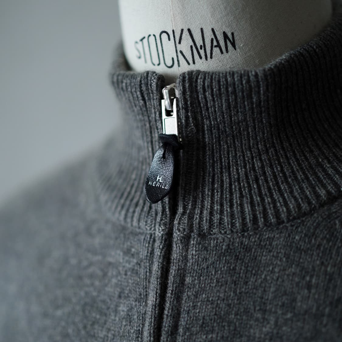 Herill 헤릴 골든 캐시 집업 스웨터 Top Gray  상품이미지3