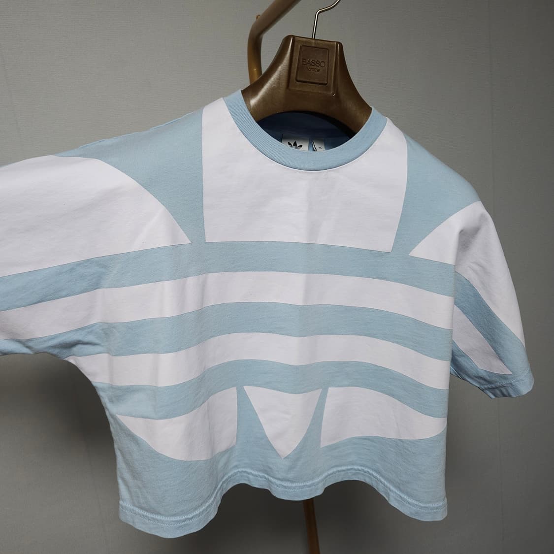 아디다스 여성 빅로고 오버핏 크롭 반팔티 상품이미지4