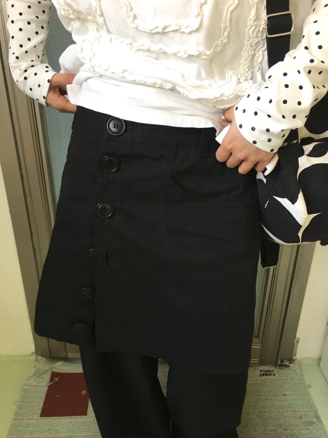 Sunao kuwahara black button skirt 상품이미지1