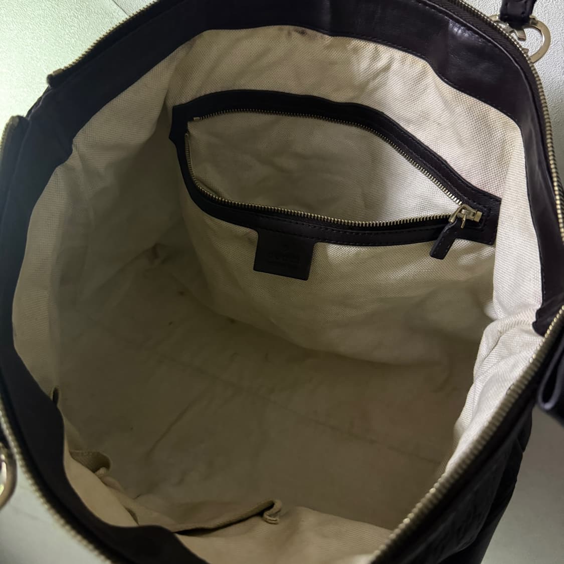 구찌 씨마 엠보 러블리 토트 다크브라운 상품이미지7