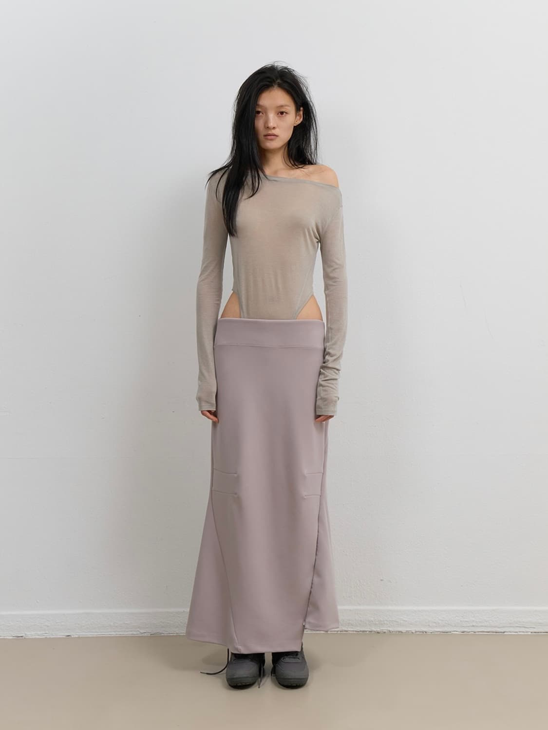 오호스 커브드 컷 레이어드 티 웜그레이 상품이미지2