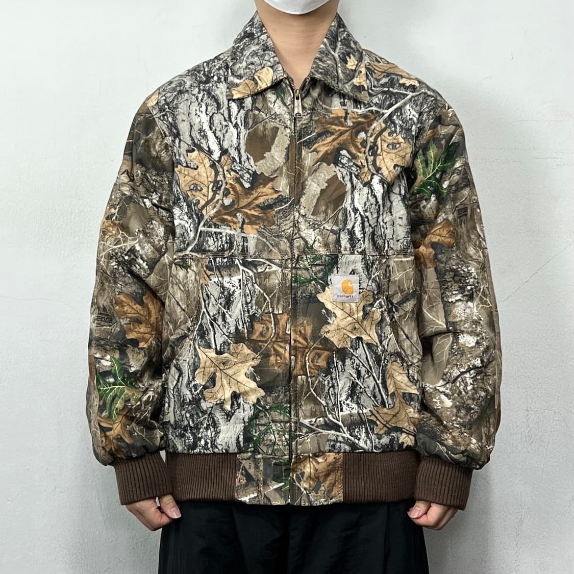 칼하트 로고 카모 리얼트리 카라넥 봄버 자켓 상품이미지1