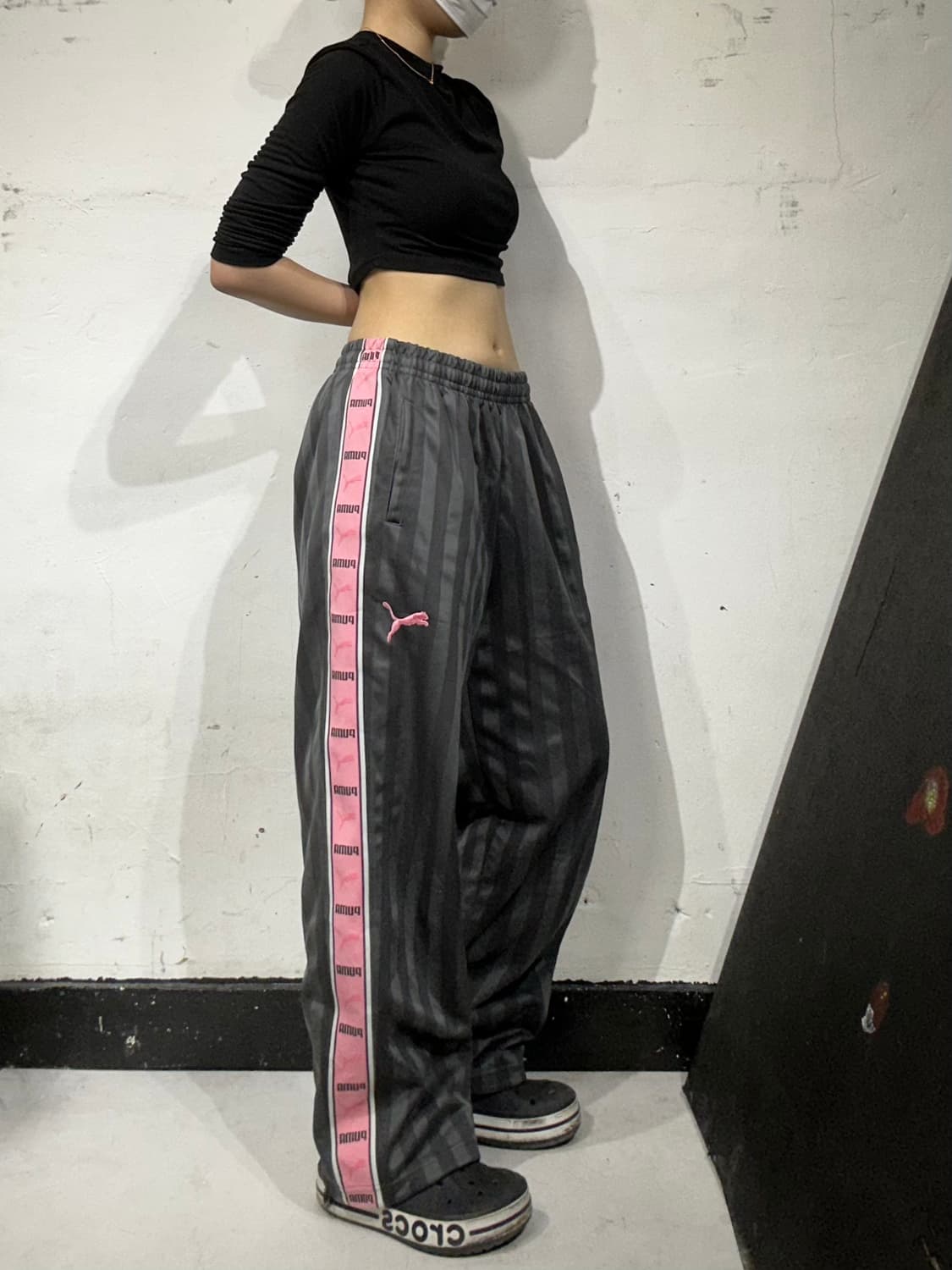 푸마 차콜 핑크 로고 사이드 라인 와이드 트레이닝 팬츠 S 상품이미지1