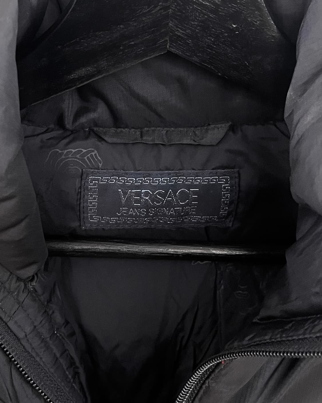 베르사체 블랙 스탠드업 칼라 퍼퍼 자켓 상품이미지7