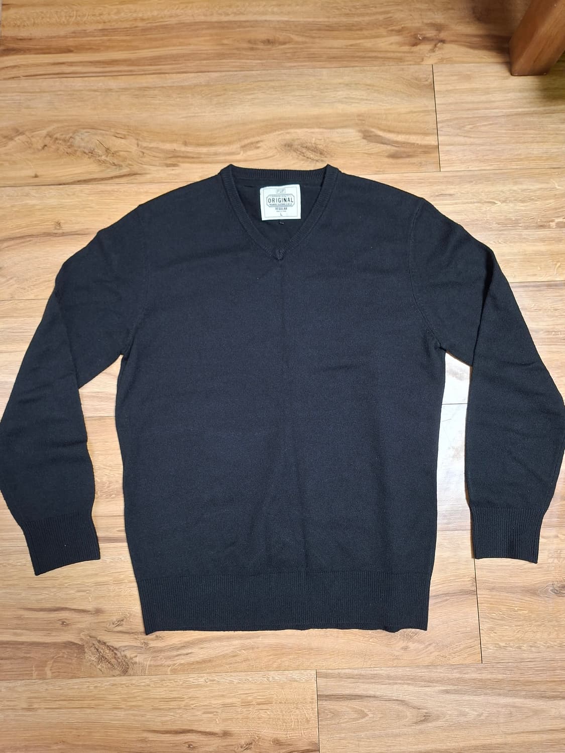 브이넥 검정니트 상품이미지1