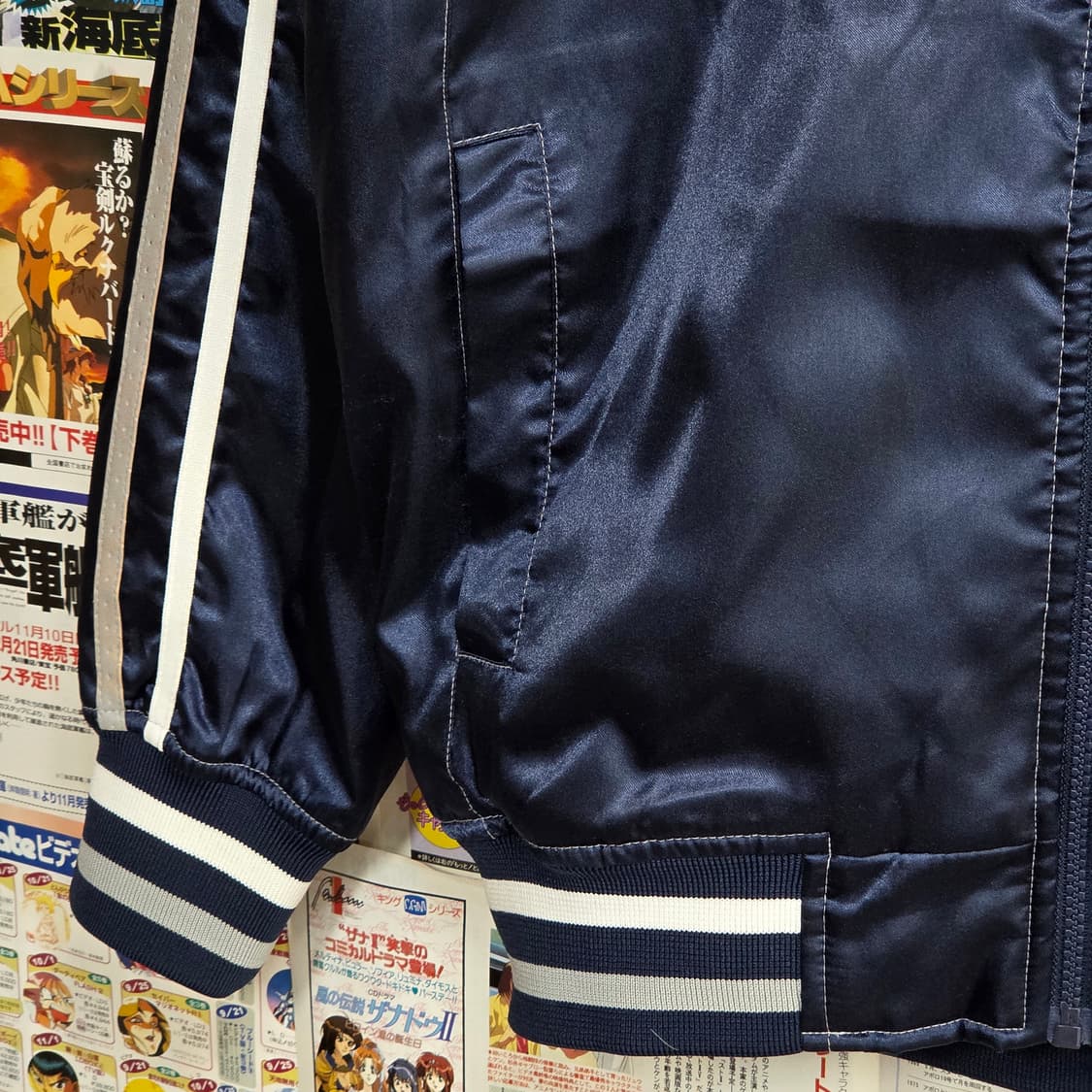 디자인 유나이티드 네이비 유광 누빔 점퍼 상품이미지4