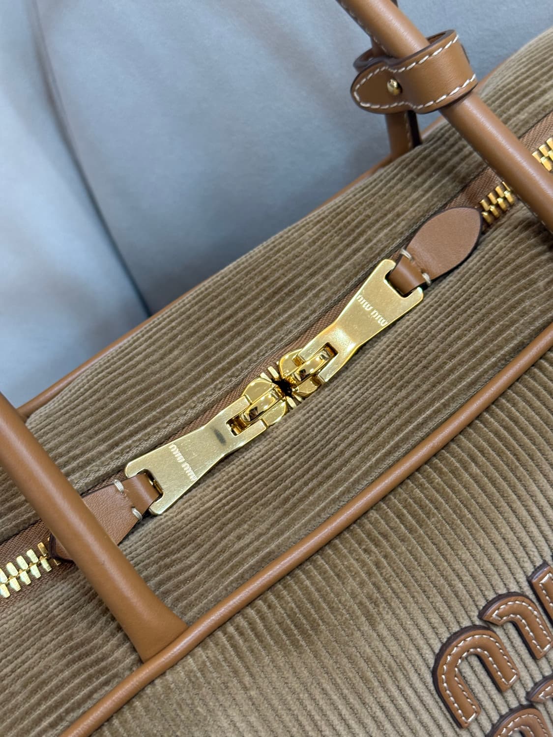 [새상품급] 미우미우 탑 핸들 보 백 시나몬 상품이미지3