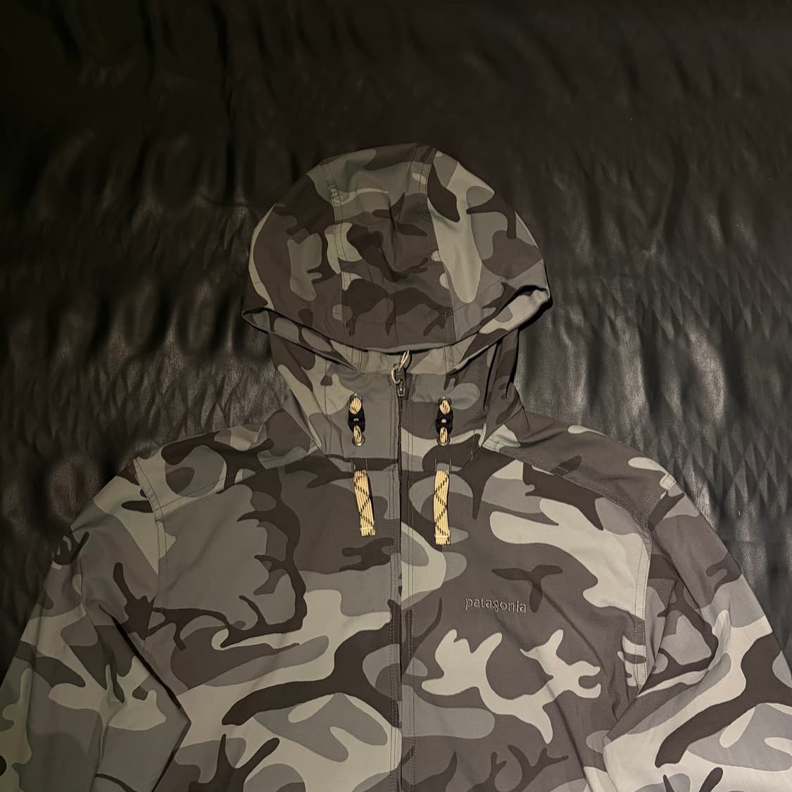 파타고니아 카모 후드 바람막이 상품이미지3