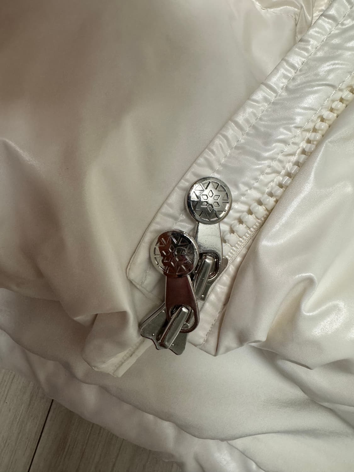 피레넥스 스탠 화이트 유광 후디드 패딩 XL 상품이미지8