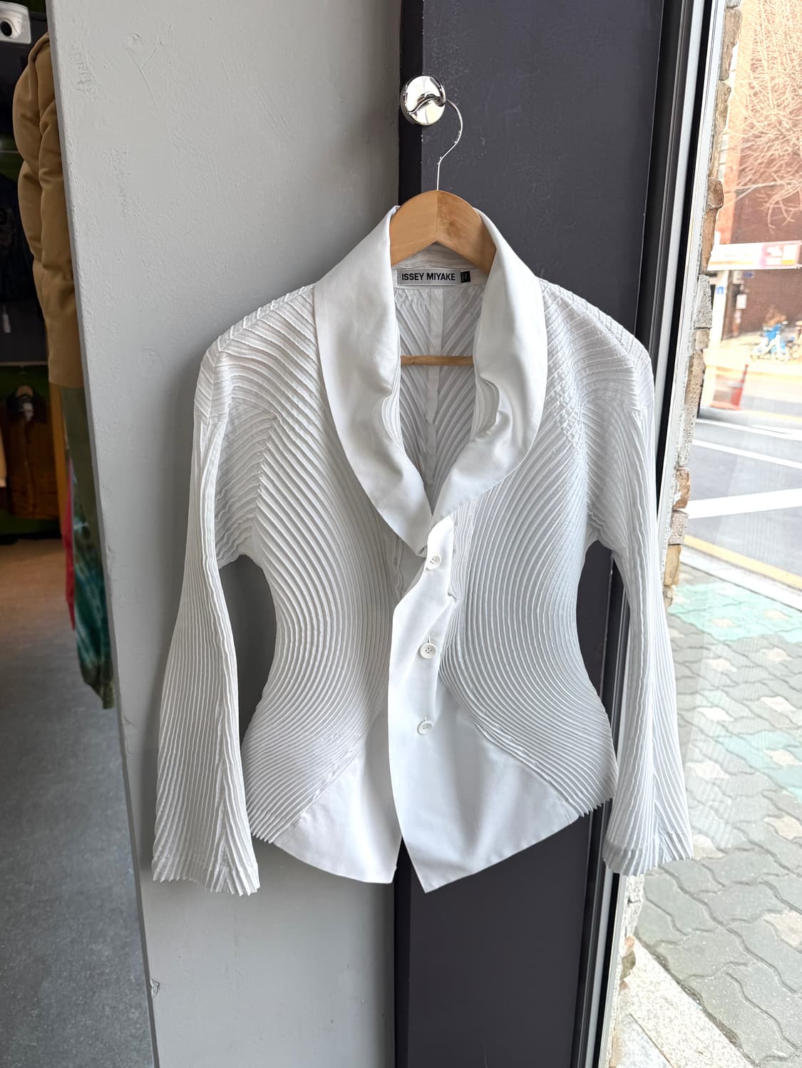 2/ 이세이미야케 3D C커브드 플리츠 자켓 상품이미지3
