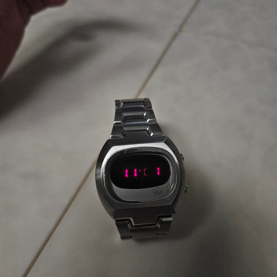 아디다스  빈티지 전자 시계팝니다. 상품이미지2