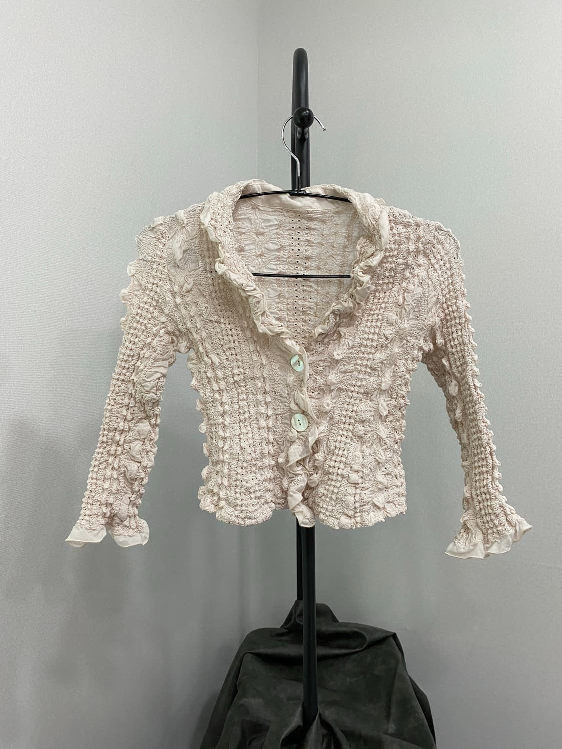 Crinkle-Texture Ruffle Detail Blouse 상품이미지3