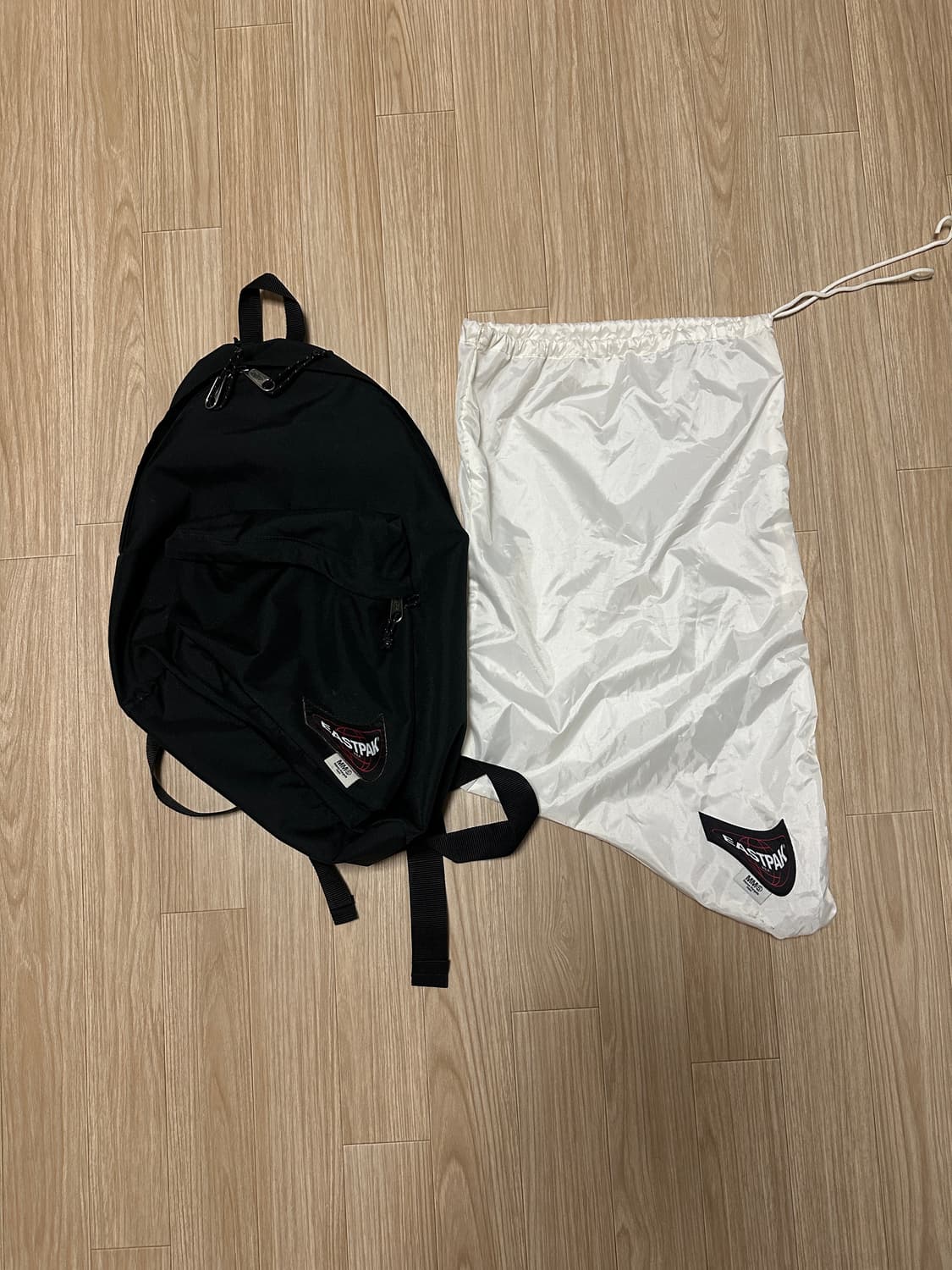 이스트팩xMM6 백팩 상품이미지1