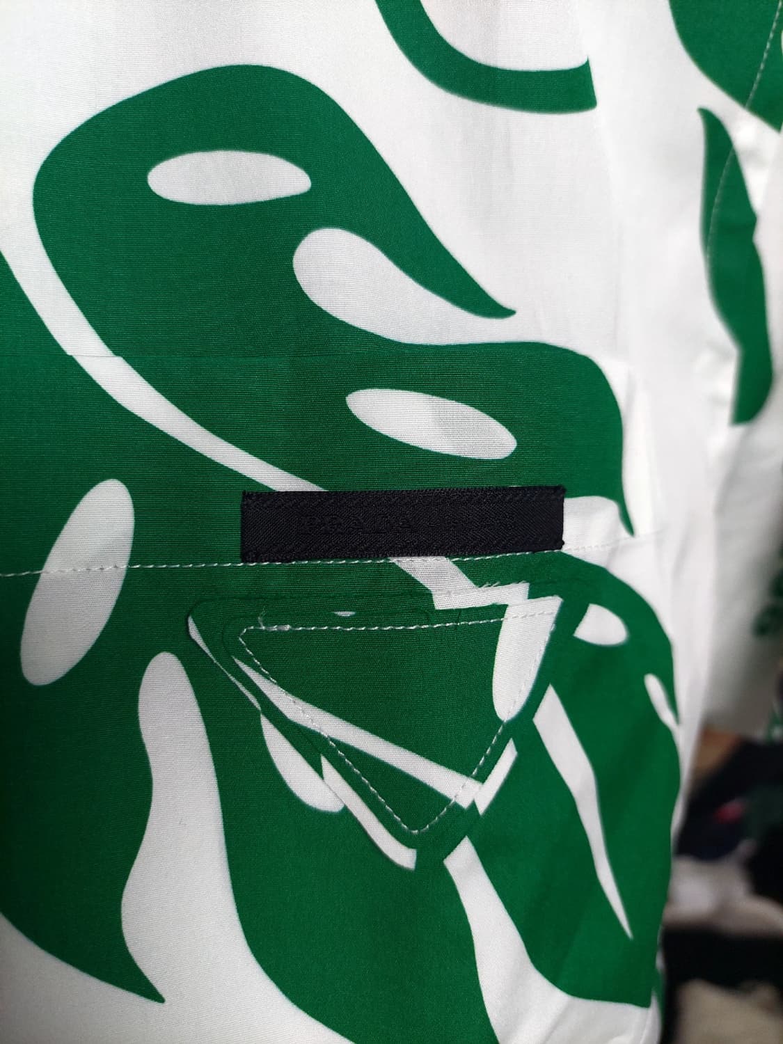 프라다 트로피칼 나뭇잎 반팔 오버 셔츠 삼각로고 M 백화점판 상품이미지2