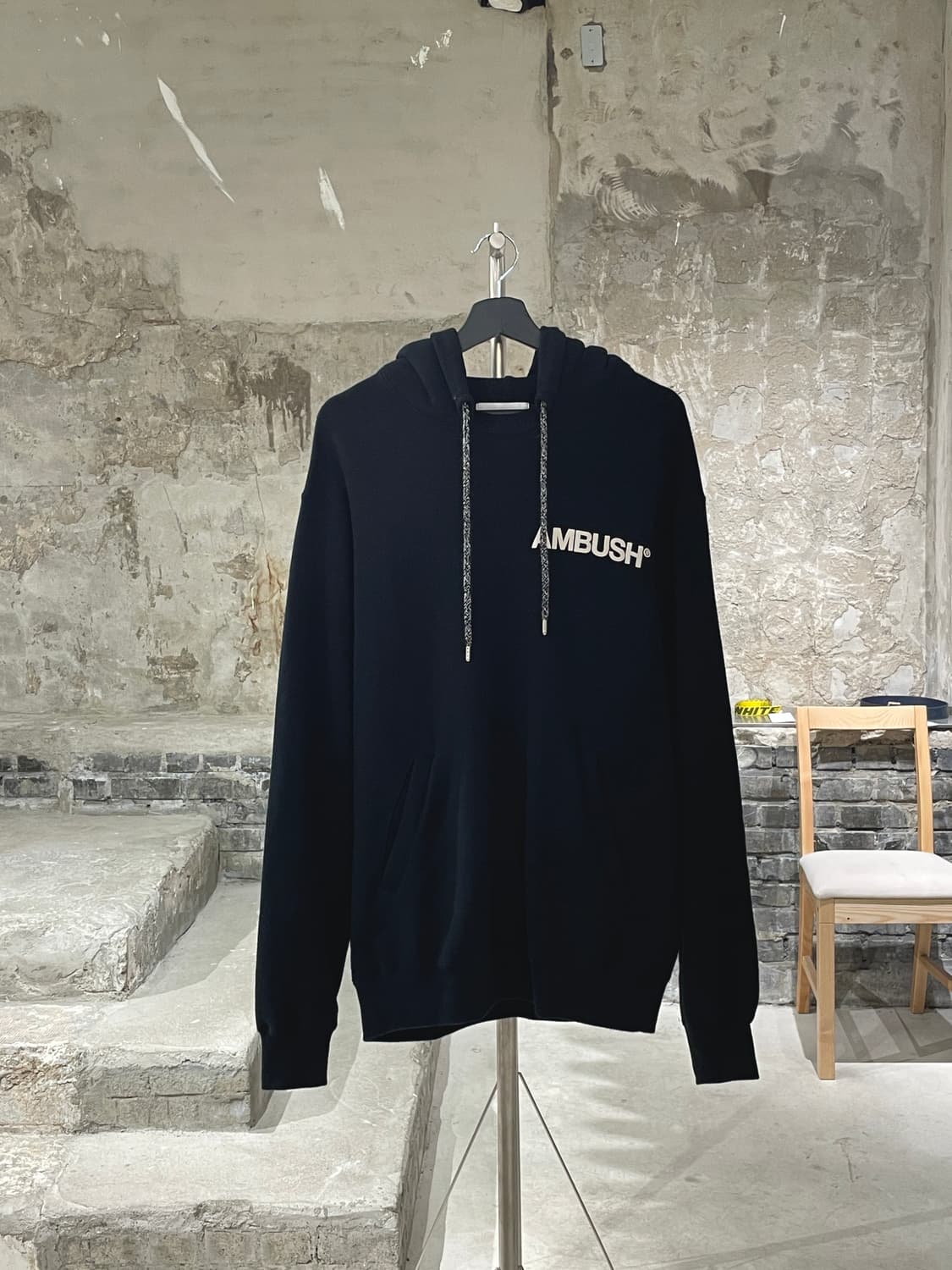엠부쉬 18F/W 블랙 로고 후디 상품이미지1