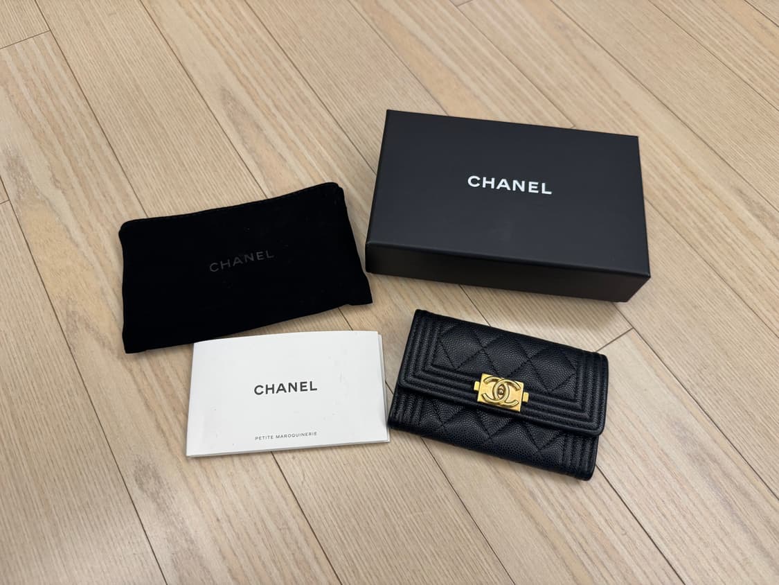 샤넬 보이 똑딱이 카드지갑 캐비어 블랙금장 30번대 상품이미지1