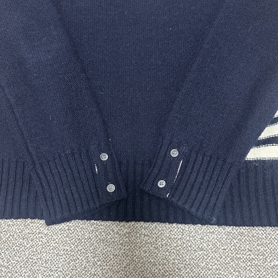 미시착 톰브라운 옆구리 사선니트 상품이미지4