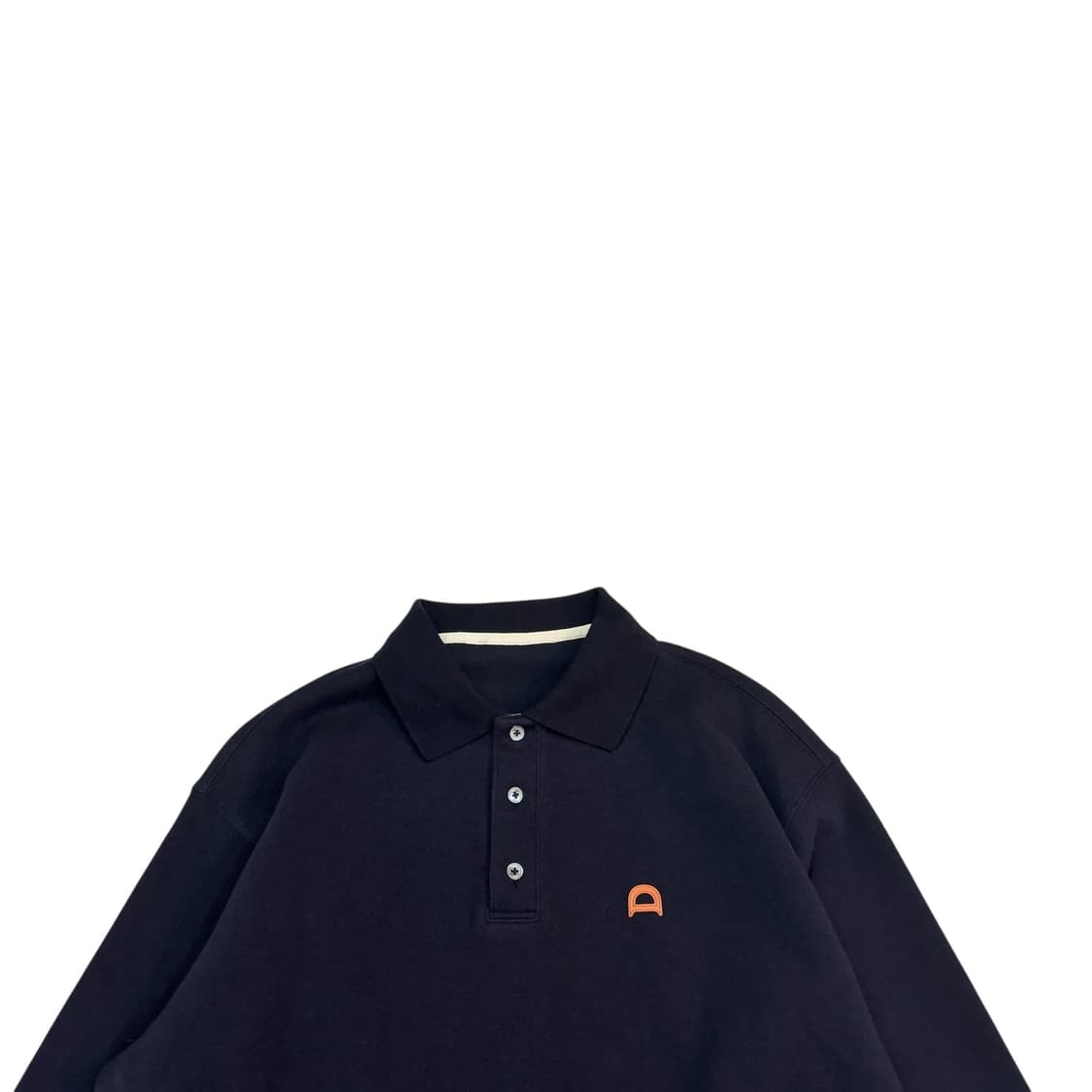 던스트 레더 로고 네이비 카라 티셔츠 상품이미지2