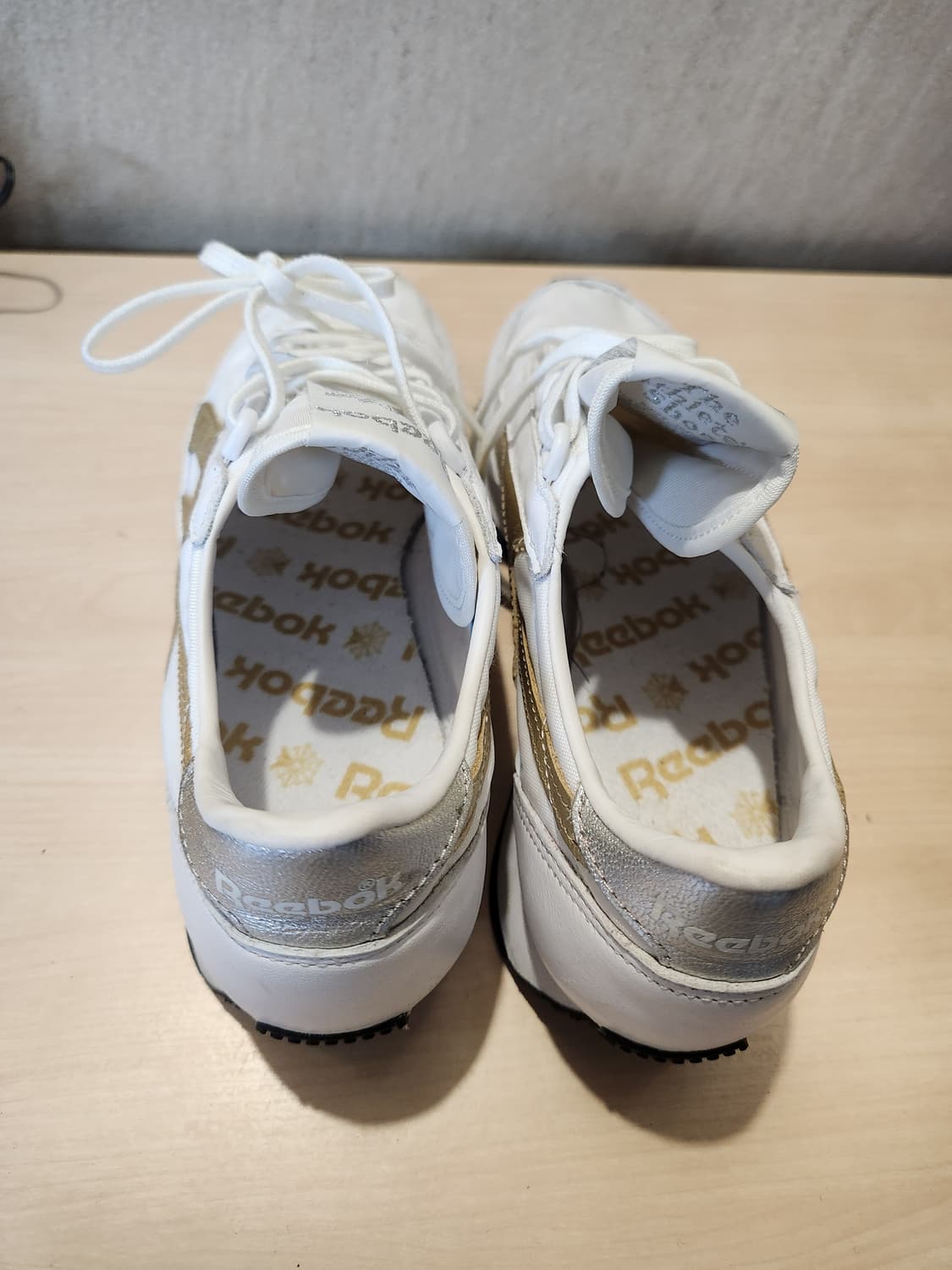 Reebok 빈티지 골드 러닝화 ✨ 화이트 골드 포인트 스니커즈 상품이미지3
