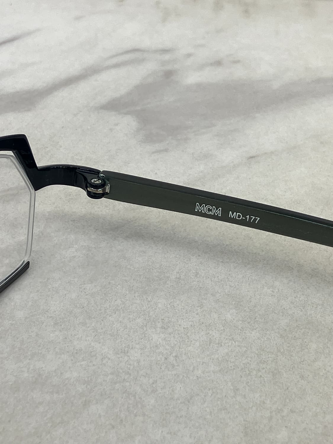 엠씨엠 MCM 블랙실버 소프트 스퀘어 와이어 메탈테 안경 상품이미지8