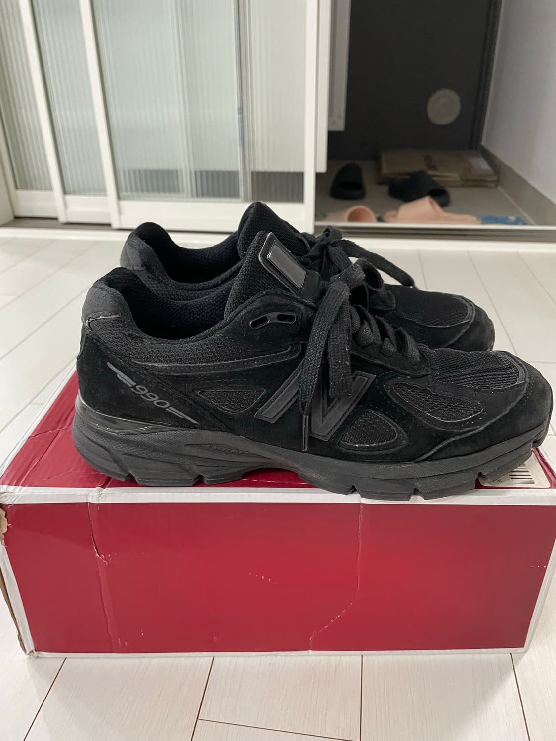 뉴발란스 990v4 팝니다. 상품이미지3