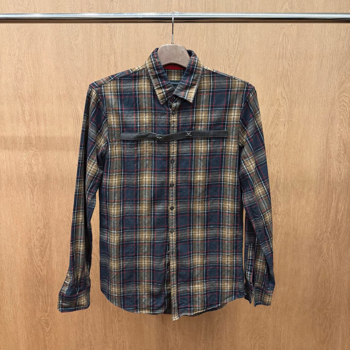 디스퀘어드2 체크 셔츠 스타 스터드 가죽 스트랩 디테일 브라운 네이비 상품이미지2