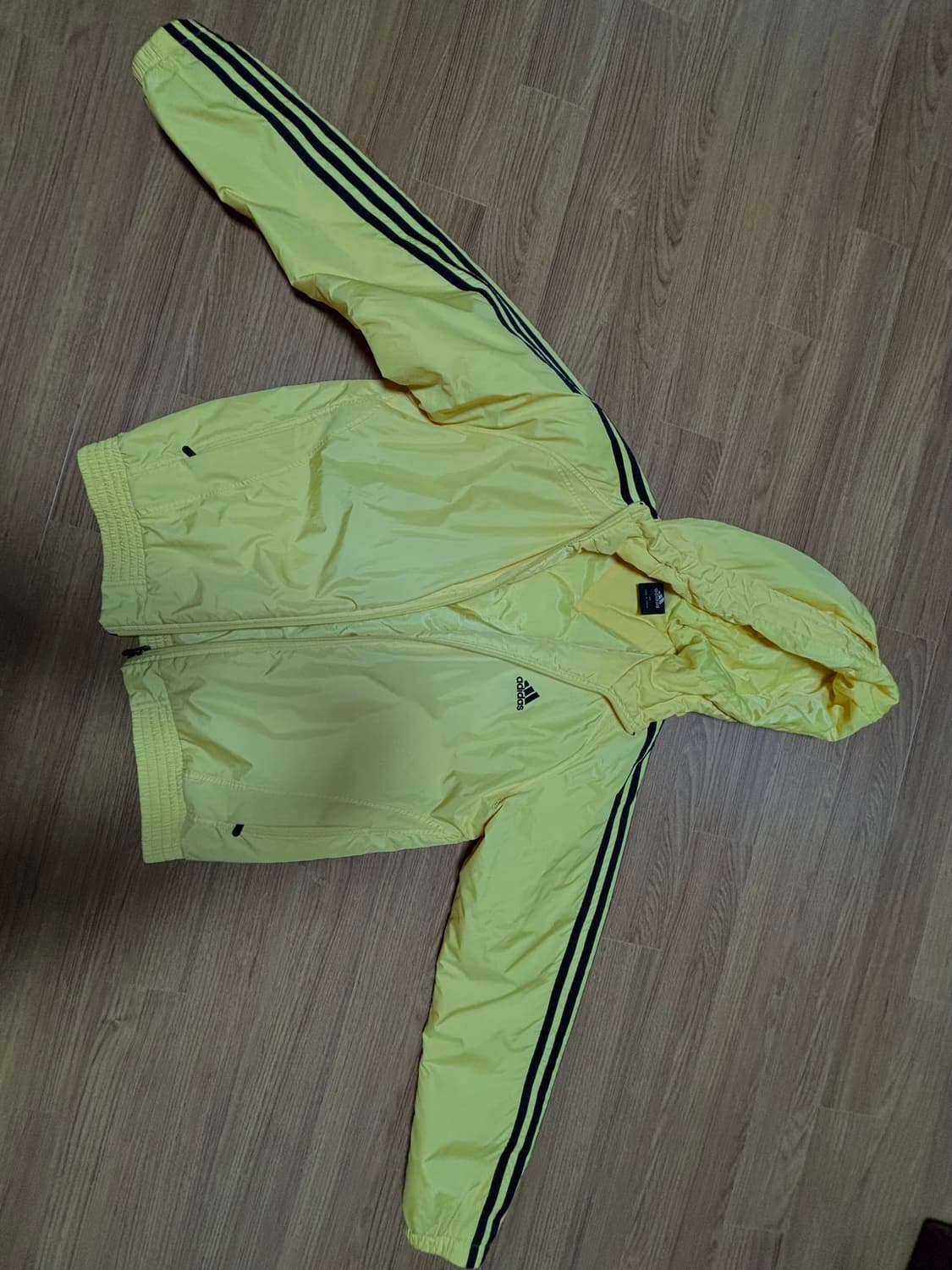 아디다스 경량패딩 겸 바람막이 상품이미지1