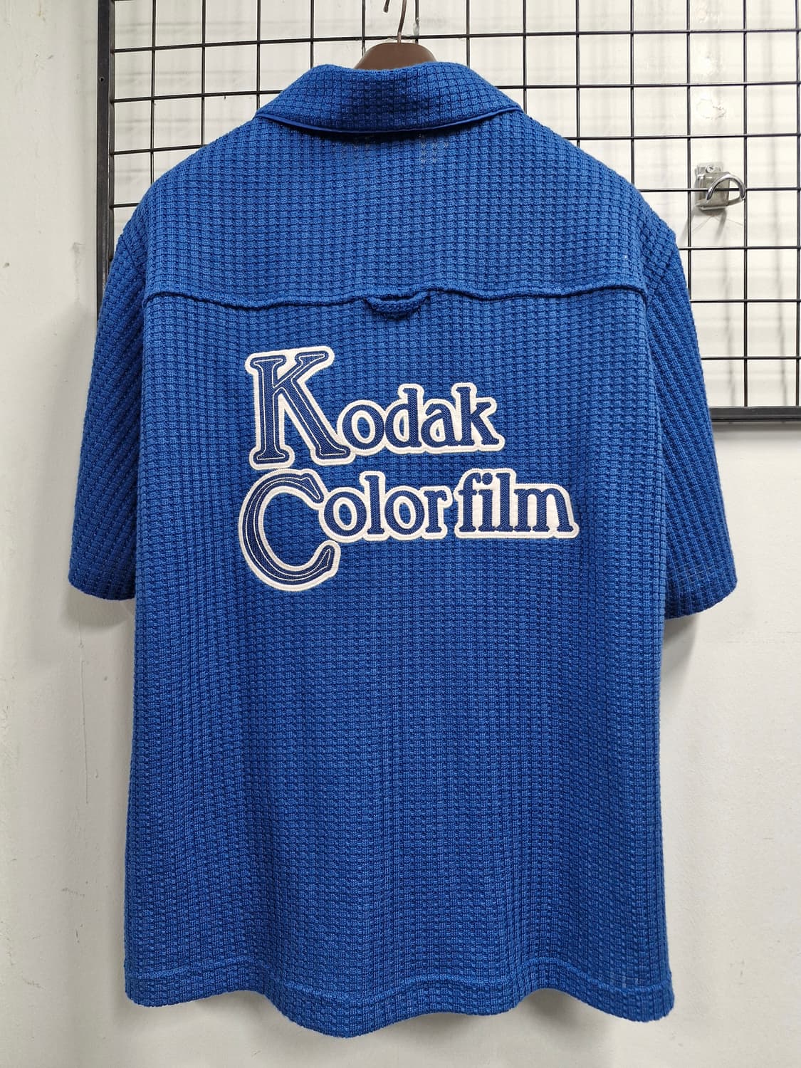 100L 코닥 브라이스 니트 반팔 셔츠 자켓 블루. 상품이미지5