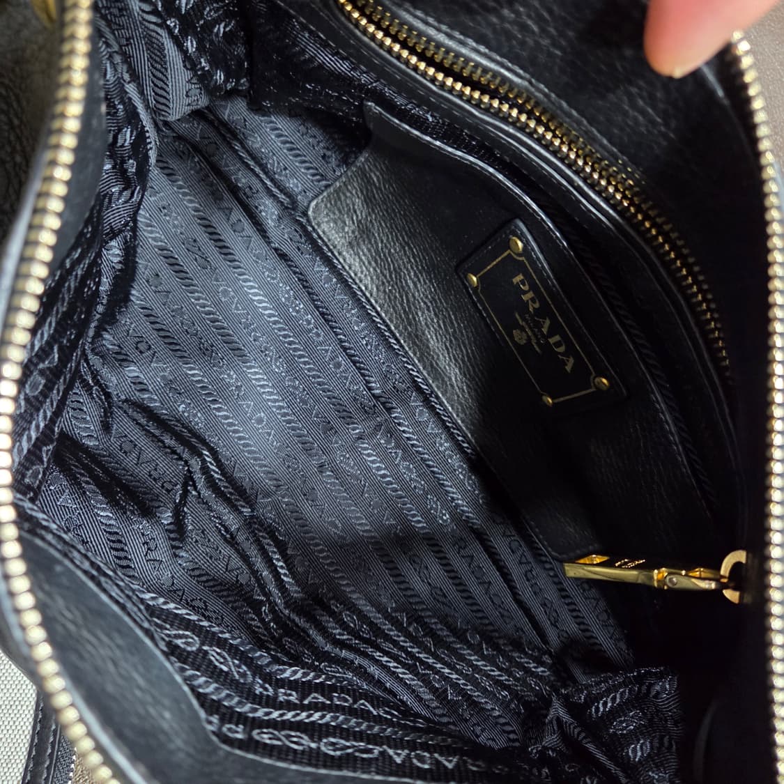 프라다 미듐 숄더백 상품이미지8