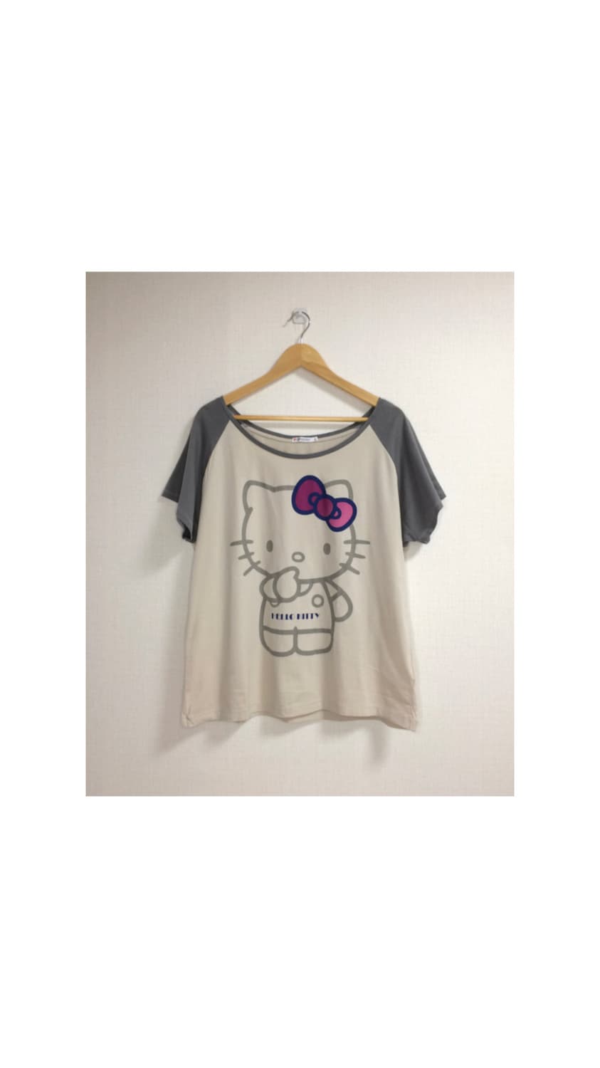 유니클로 x 헬로키티 빅 프린팅 반팔 상품이미지1