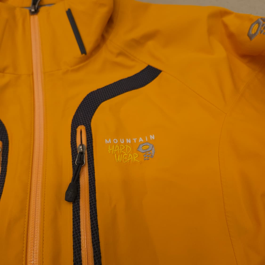 마운틴하드웨어 우먼스 드라이테크 마운틴 자켓 상품이미지2