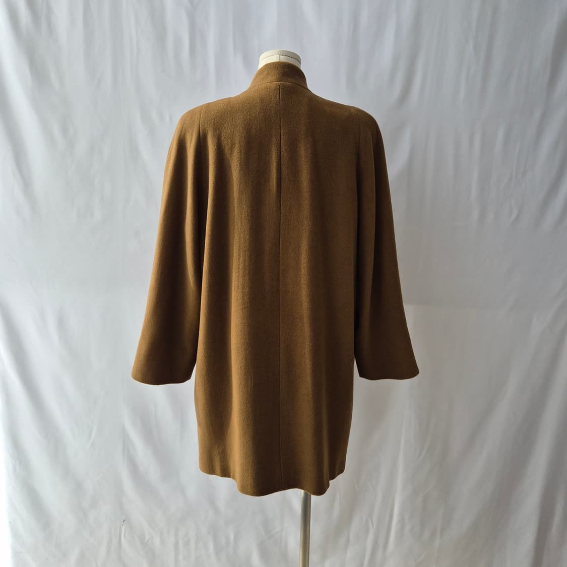 SANYO Carat 울100% 카멜 더블 노카라 코트 상품이미지3