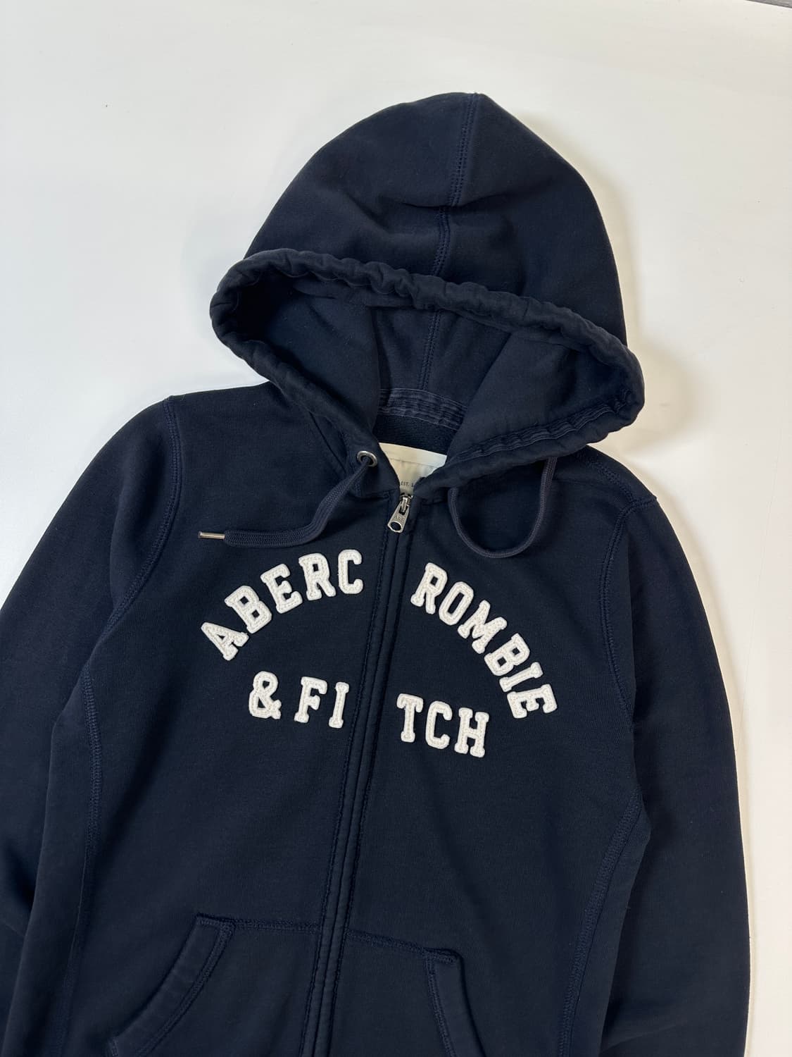 아베크롬비 스펠로고 후드집업 네이비M 상품이미지2
