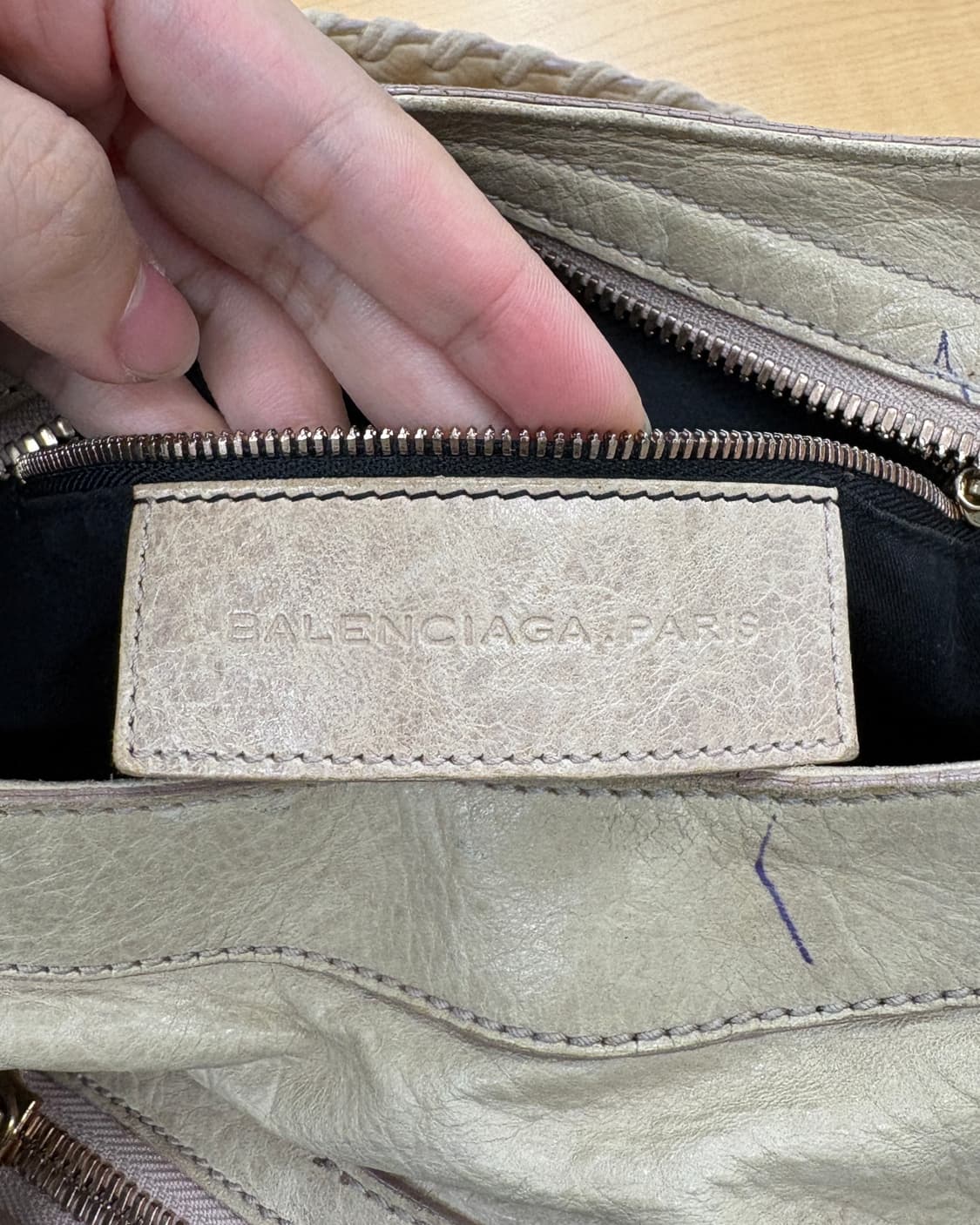 발렌시아가 베이지 시티 모터백 상품이미지8