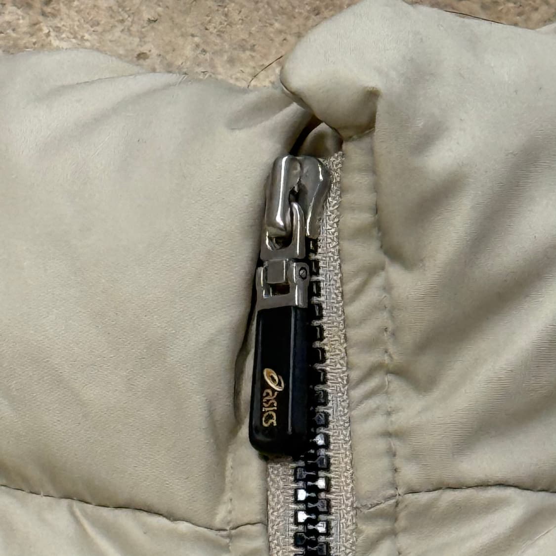 아식스 베이지 패딩 조끼 105 상품이미지6