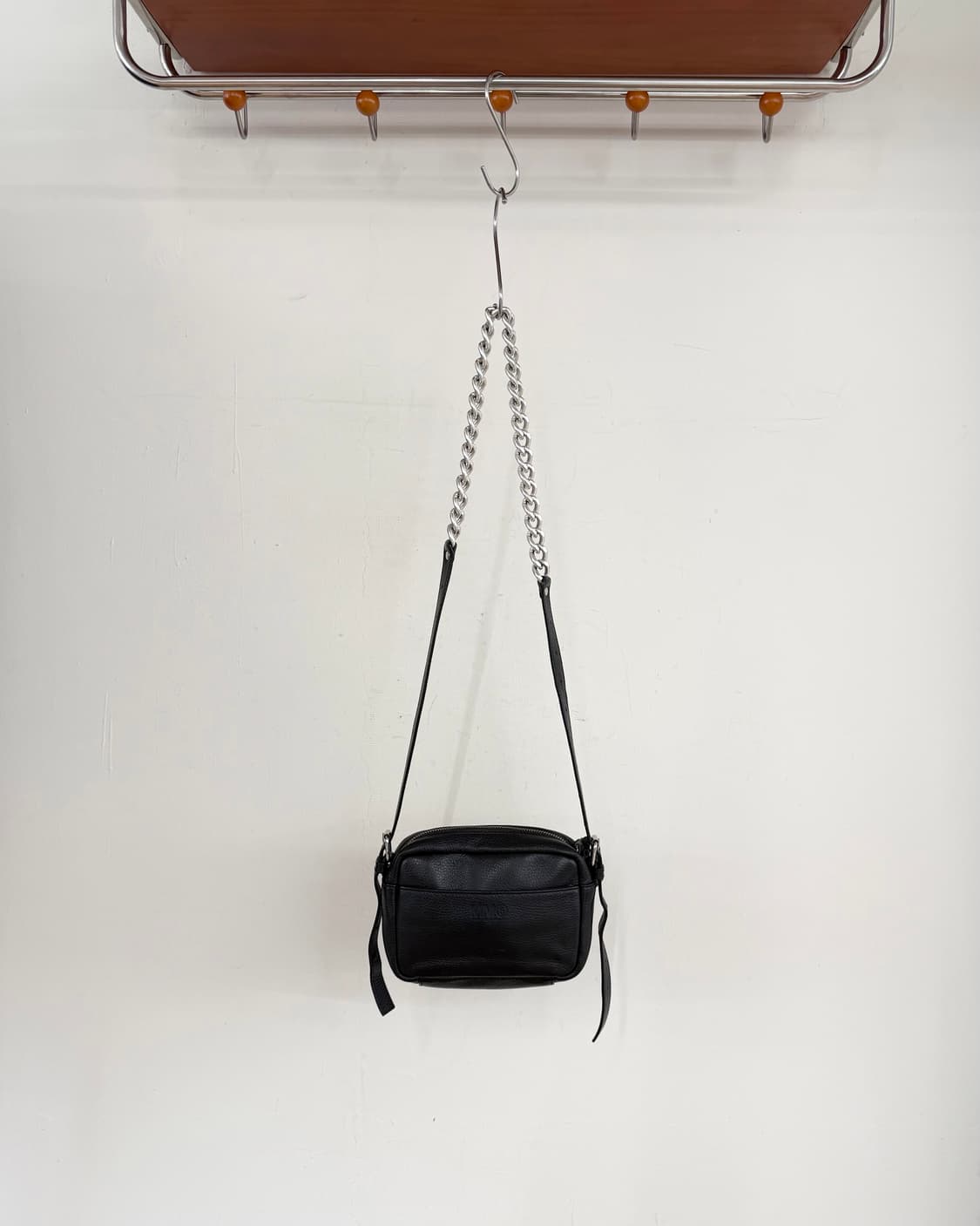 엠엠식스 블랙 체인스트랩 크로스 바디 백 상품이미지2